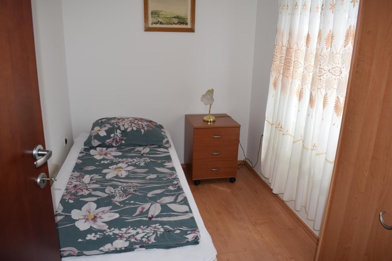 Esperanza Apartment Pula Ngoại thất bức ảnh