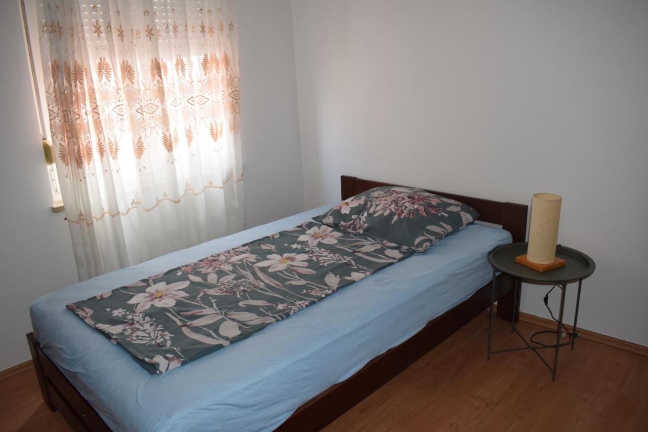 Esperanza Apartment Pula Ngoại thất bức ảnh