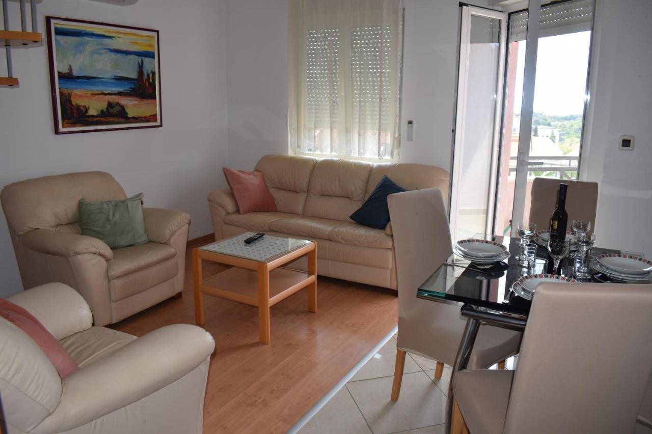 Esperanza Apartment Pula Ngoại thất bức ảnh