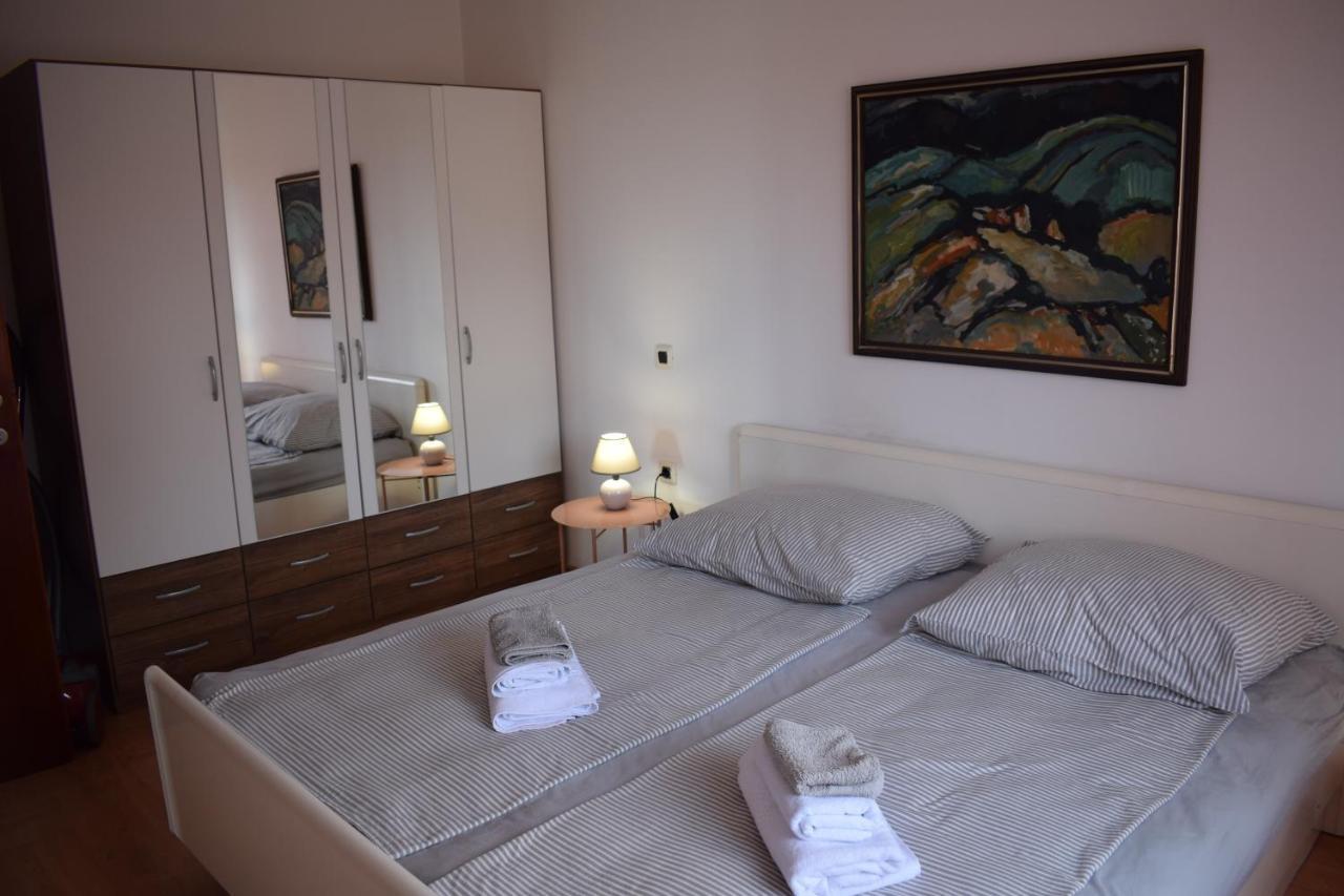 Esperanza Apartment Pula Ngoại thất bức ảnh